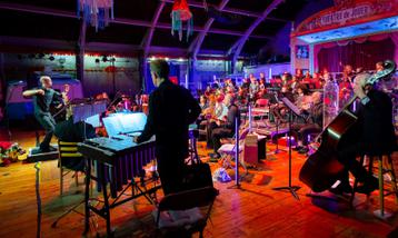 Concert with musicians and young children